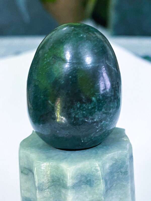🥚 Huevo de Jade Verde Aguacate – “Equilibrio en tus Manos” - Imagen 2