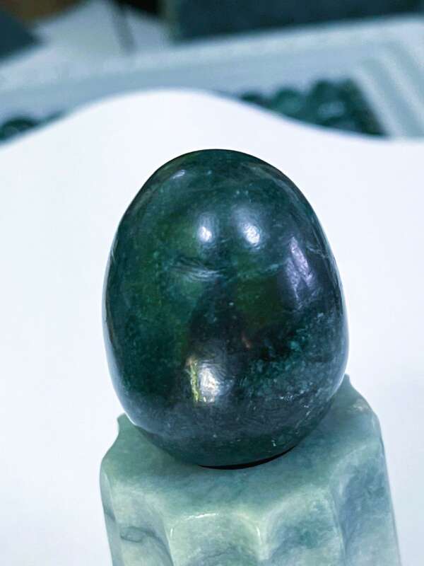 🥚 Huevo de Jade Verde Aguacate – “Equilibrio en tus Manos” - Imagen 4