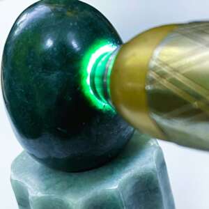 🥚 Huevo de Jade Verde Aguacate – “Equilibrio en tus Manos”