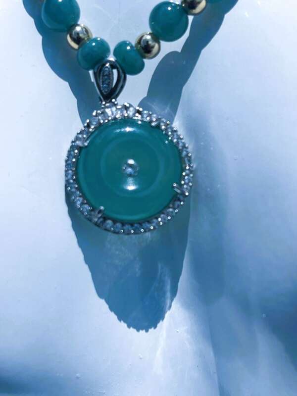 Collar de Jade Princesa Hielo – Azul, Rosado y Verde – Con Dije del Universo 🌍✨ - Imagen 10