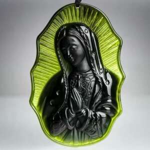 “Madre Protectora” – Dije de la Virgen en Jade Negro Natural