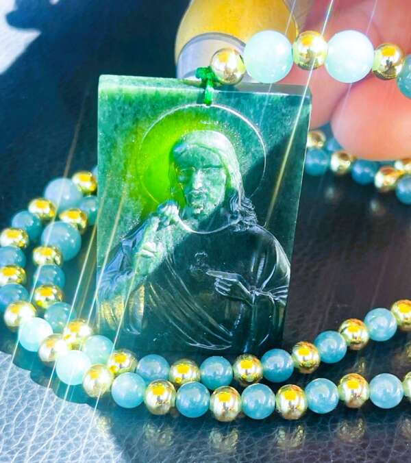 Rosario de Jade Princesa con Dije de Jesús - Imagen 6