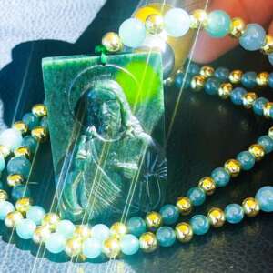 Rosario de Jade Princesa con Dije de Jesús